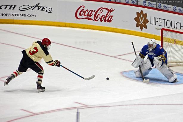 College Hockey_241026_IMG_1088_MHP